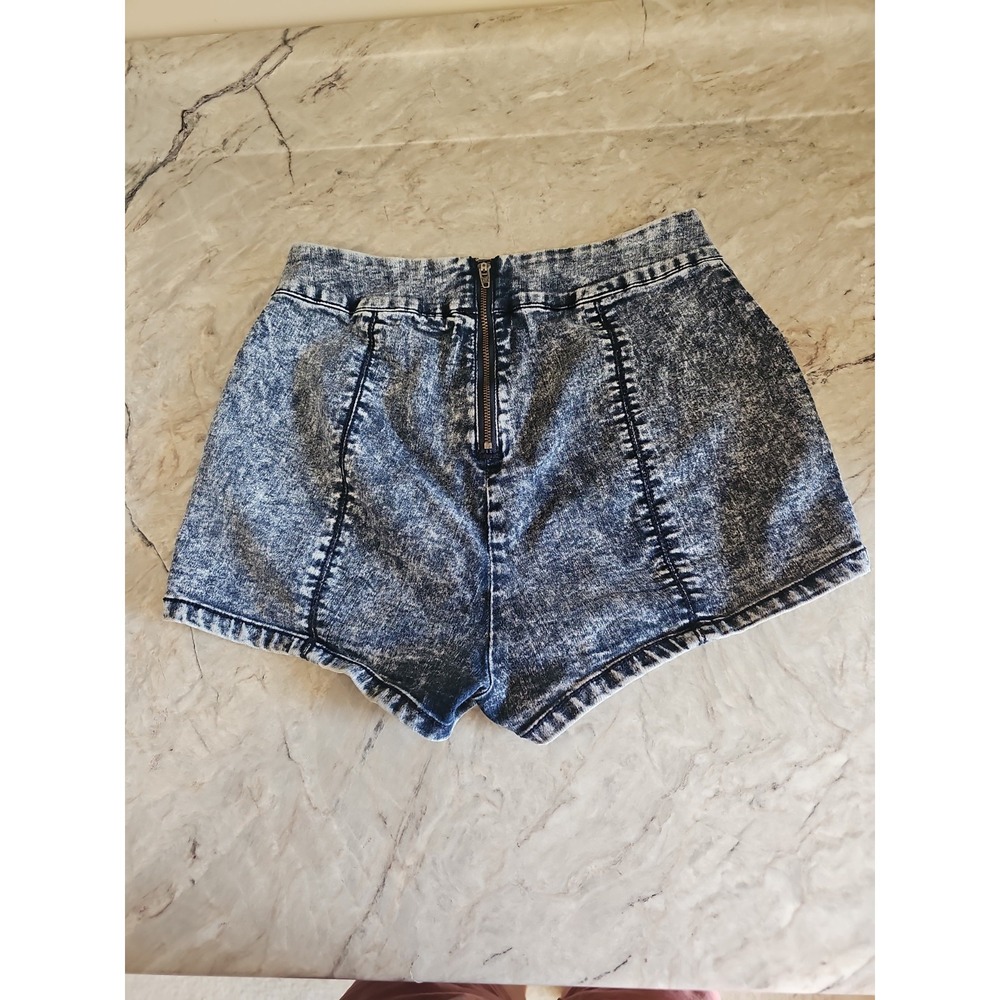 Silence+Noise UO Size 6 Rosie Curved Hem Acid Wash Micro Pinup Shorts Bimbocore - Picture 3 of 7